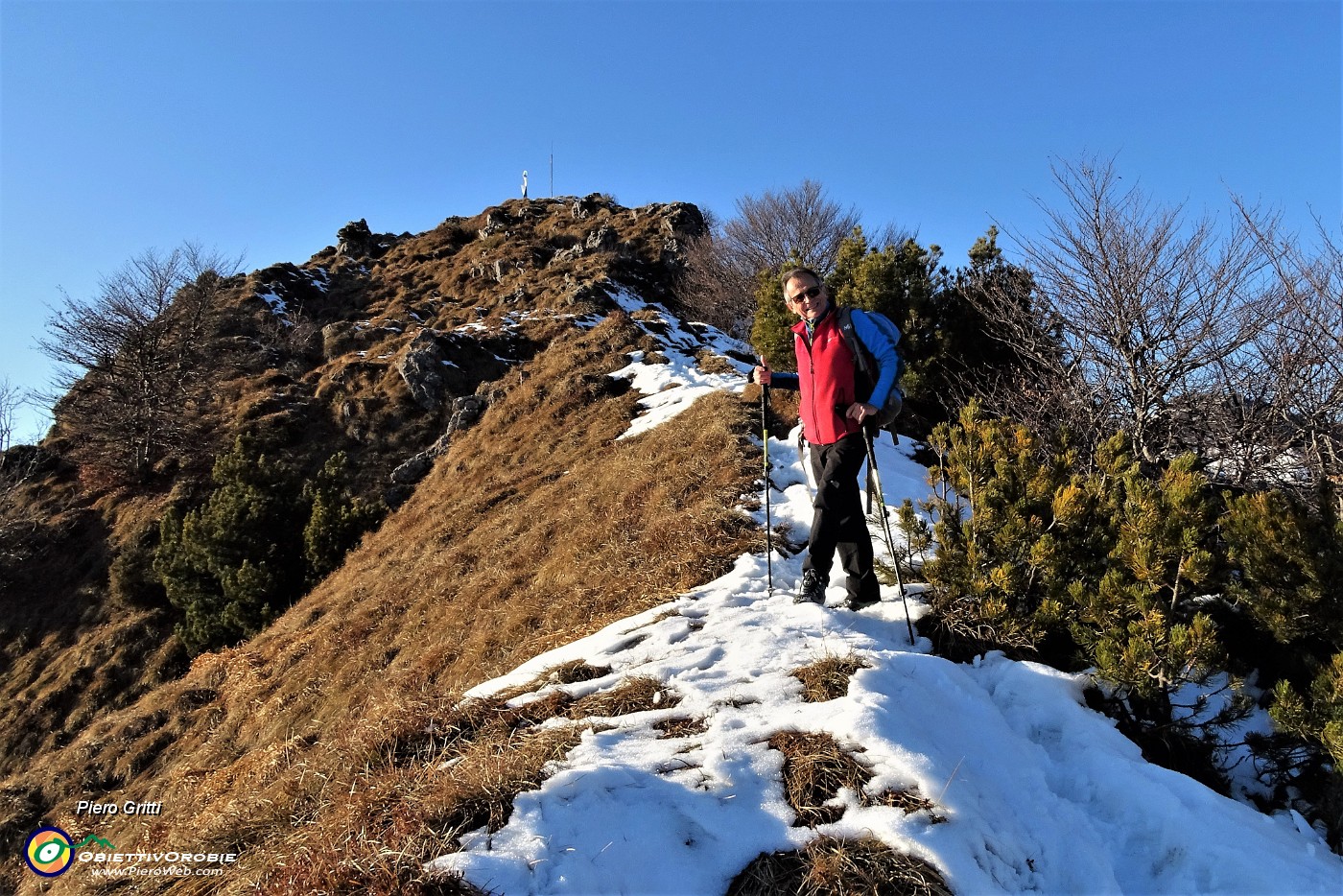 50 In cresta di vetta con prima vista sulla Madonna delle Cime .JPG